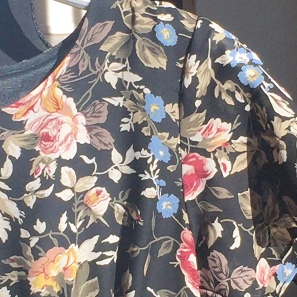 Dark floral cottagecore midi shortsleeved dress - Picture 7 of 7